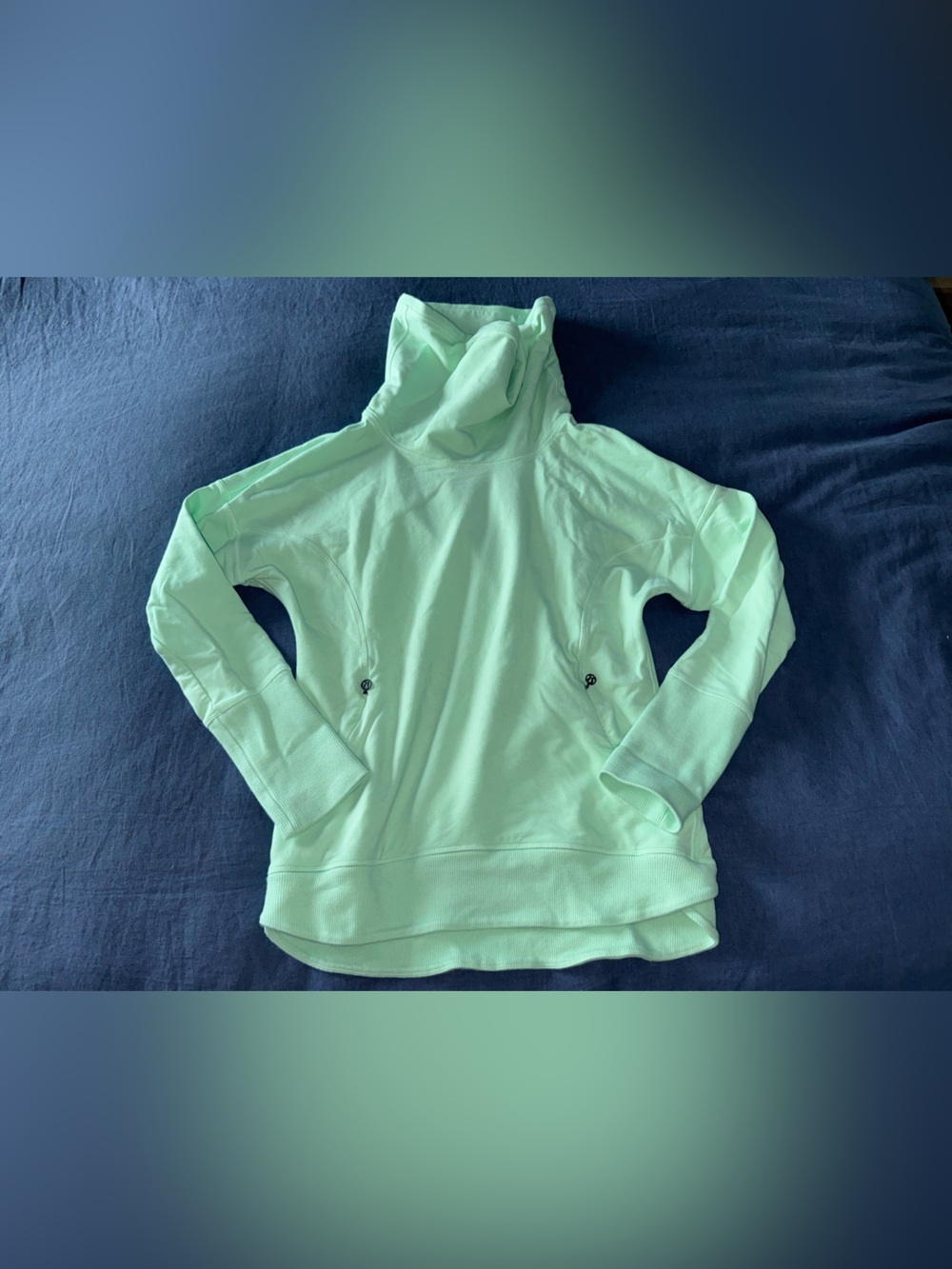 EUC AUTHENTIC WOMEN’S LULULEMON TURTLENECK SEA FOAM GREEN PULLOVER SIZE 6